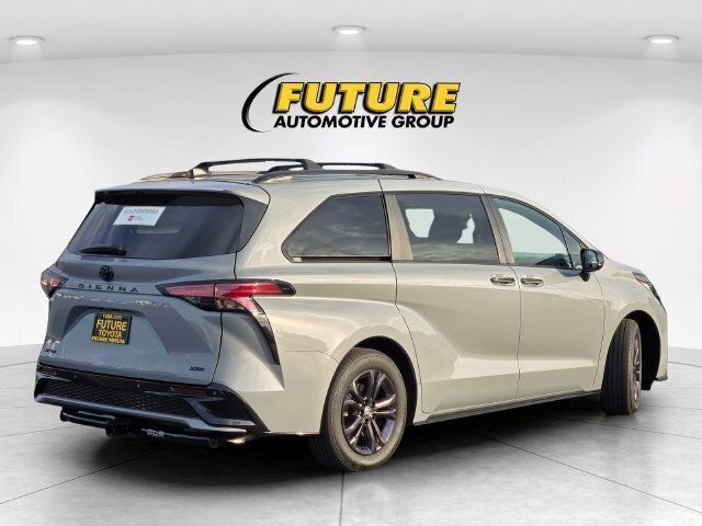 Used 2025 Toyota Sienna XSE w/ XSE Plus Package AWD/4WD image 5