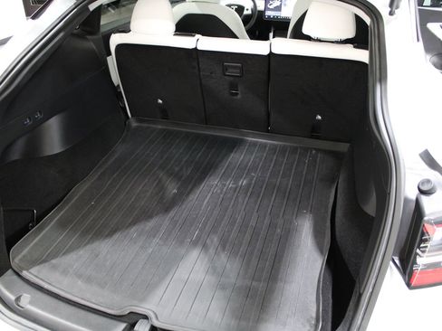 Used 2021 Tesla Model Y Long Range image 34