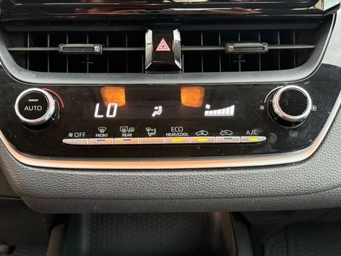 Used 2021 Toyota Corolla LE FWD image 12