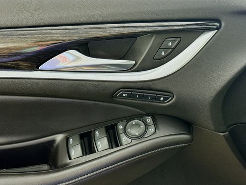 Used 2020 Buick Enclave Avenir w/ Avenir Technology Package AWD/4WD image 22