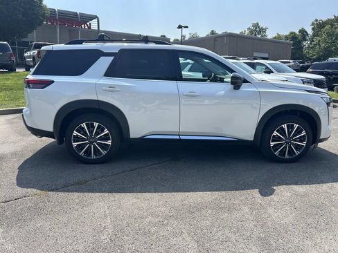 New 2026 Nissan Pathfinder Platinum w/ Cargo Package AWD/4WD image 8