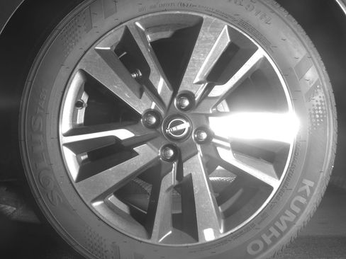 Used 2025 Nissan Versa SV image 14