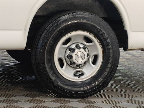 Used 2018 Chevrolet Express 3500 w/ Driver Convenience Package image 36