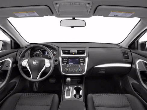 Used 2018 Nissan Altima 2.5 SV FWD image 8