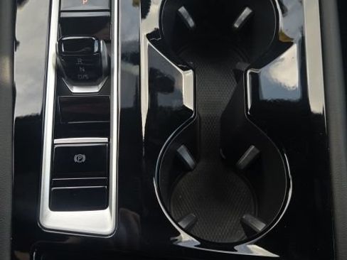 Used 2024 Volkswagen Atlas Cross Sport SE AWD/4WD image 34