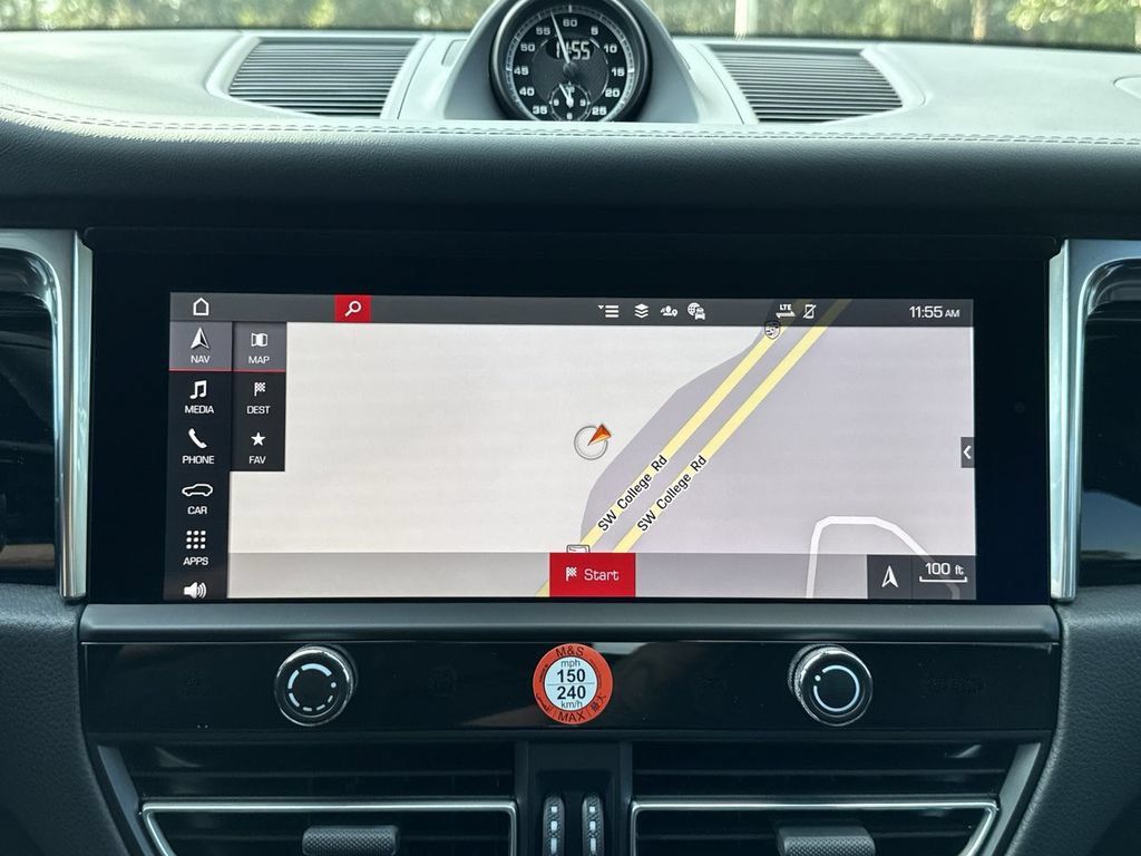 Certified 2026 Porsche Macan AWD/4WD image 14