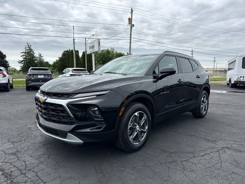 Certified 2025 Chevrolet Blazer LT w/ Convenience Package FWD image 1