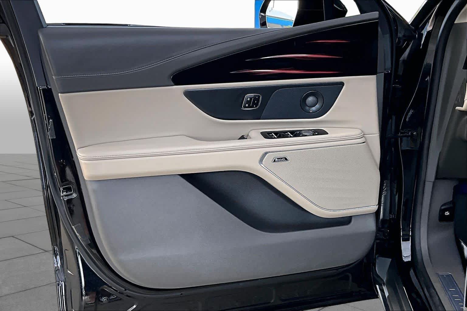 Used 2025 Lincoln Nautilus Reserve AWD/4WD image 22
