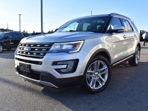 Used 2017 Ford Explorer Limited w/ Equipment Group 301A image 5