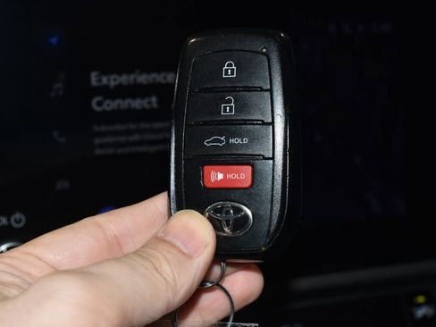 Used 2025 Toyota Camry SE FWD image 18