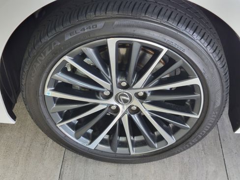 Certified 2024 Lexus ES 350 w/ Premium Package image 10