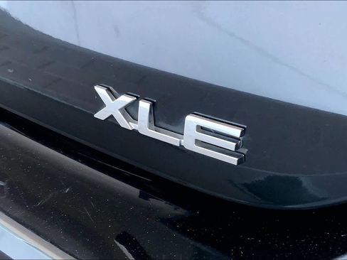 Used 2024 Toyota Highlander XLE image 10