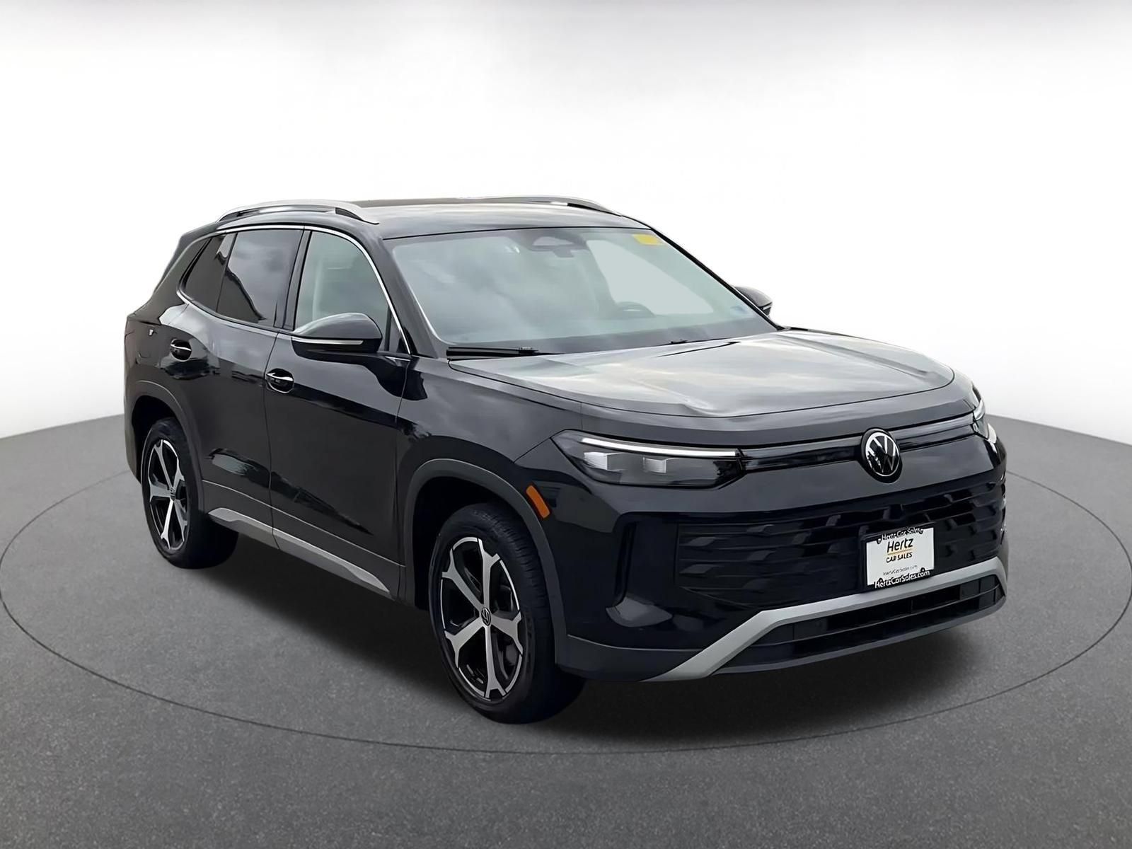 Used 2026 Volkswagen Tiguan SE AWD/4WD image 3