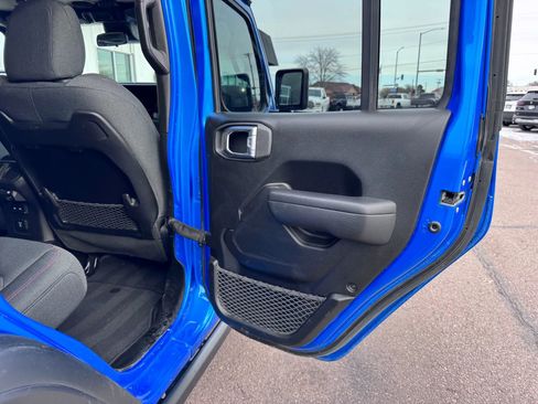 Used 2025 Jeep Wrangler Unlimited Rubicon image 13