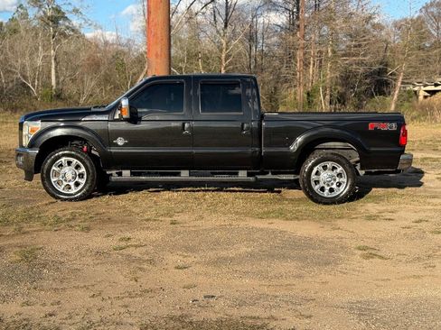 Used 2011 Ford F250 Lariat w/ Lariat Ultimate Pkg image 2