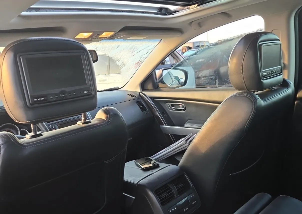 Used 2010 MAZDA CX-9 Grand Touring w/ Moonroof & Bose Audio Pkg FWD image 10