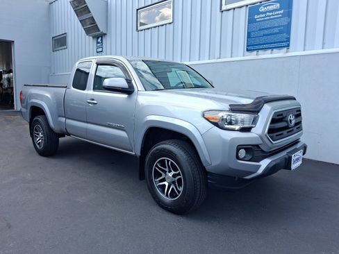 Used 2017 Toyota Tacoma SR5 w/ Tow Package AWD/4WD image 7