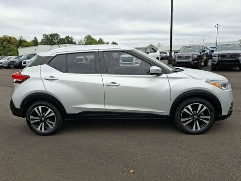 Certified 2020 Nissan Kicks SV image 8