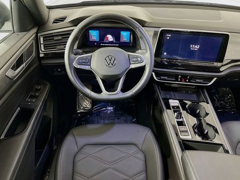 Used 2025 Volkswagen Atlas Cross Sport SE image 22