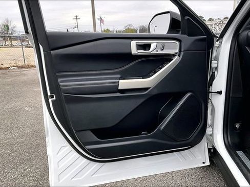 Used 2022 Ford Explorer Limited image 17