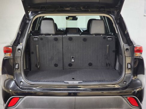 Used 2021 Toyota Highlander XLE image 8