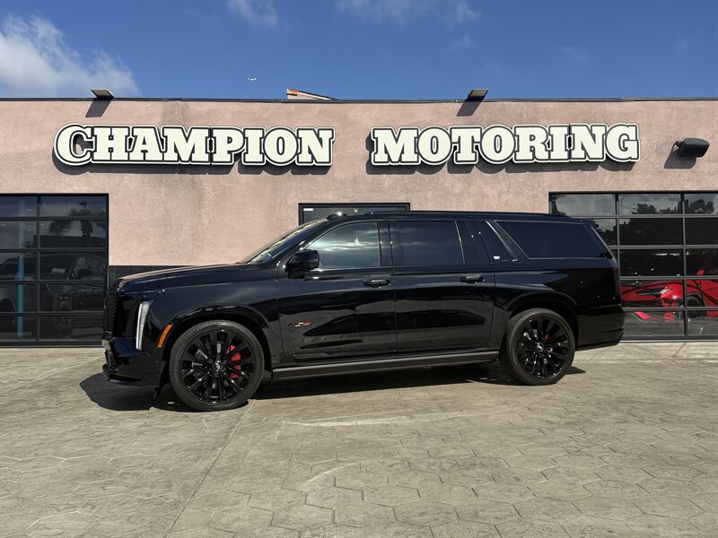 Used 2026 Cadillac Escalade ESV V AWD/4WD image 1