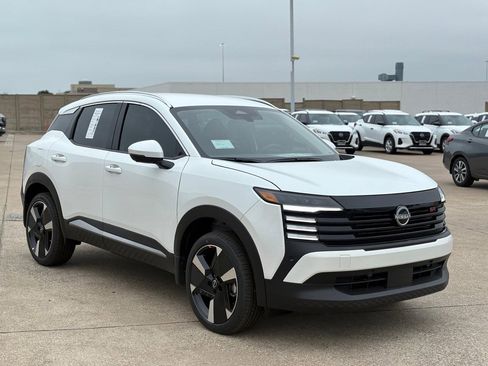 New 2025 Nissan Kicks SR image 5