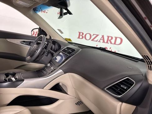 Used 2019 Lincoln Nautilus FWD image 17