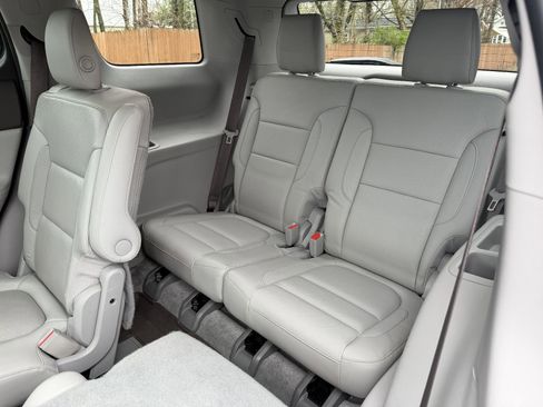 Used 2019 GMC Acadia SLT w/ LPO, Floor Liner Package image 16