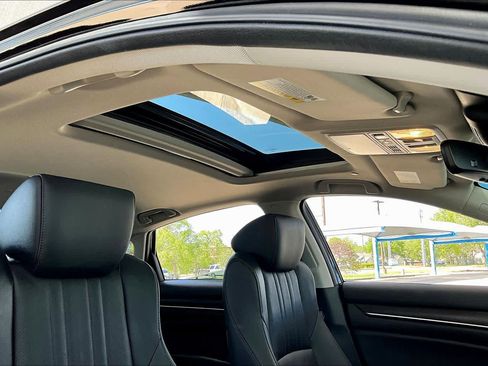 Used 2022 Honda Accord Touring image 14