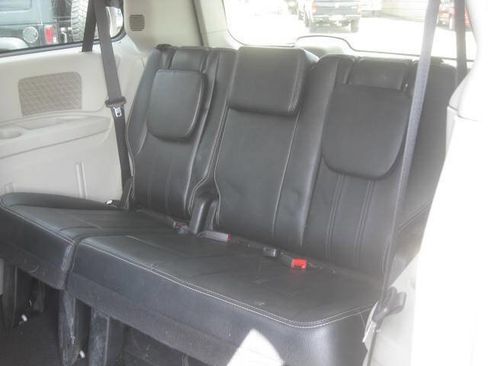Used 2014 Chrysler Town & Country Touring FWD image 14