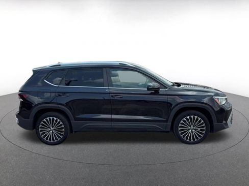 Used 2026 Volkswagen Taos SE FWD image 13