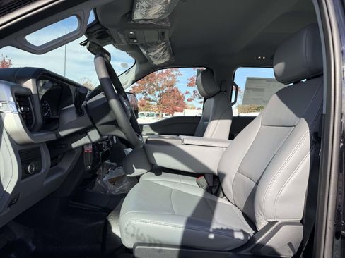 New 2026 Ford F250 XL w/ XL Chrome Package image 9