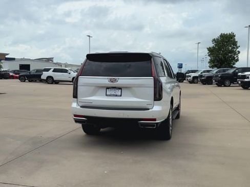 Used 2024 Cadillac Escalade Premium Luxury w/ Performance Package AWD/4WD image 8