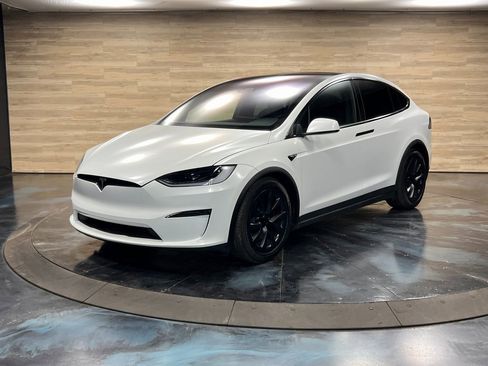 Used 2025 Tesla Model X image 5