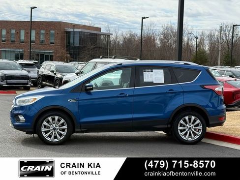 Used 2017 Ford Escape Titanium image 4