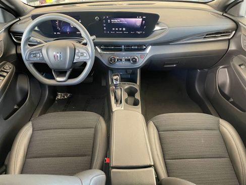 Used 2025 Buick Envista Preferred image 32