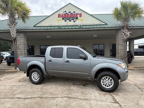 Used 2018 Nissan Frontier SV AWD/4WD image 1