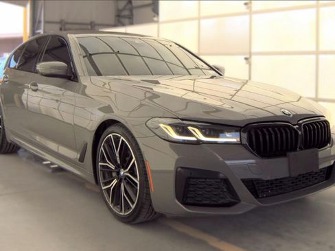 Used 2021 BMW 530i w/ M Sport Package RWD image 2