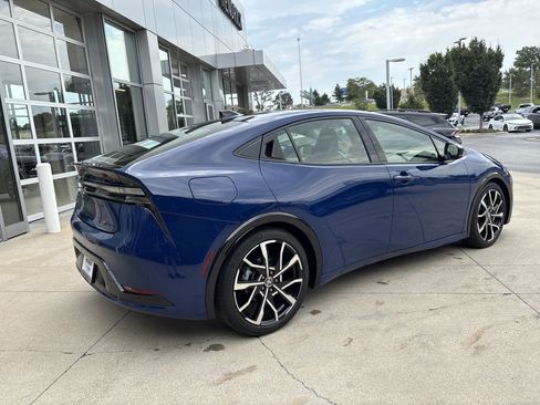 Used 2024 Toyota Prius Prime FWD image 6