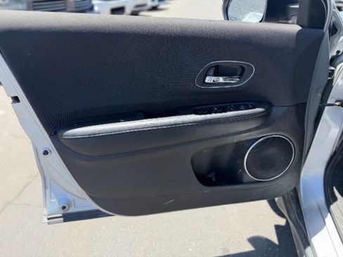 Used 2019 Honda HR-V EX image 11