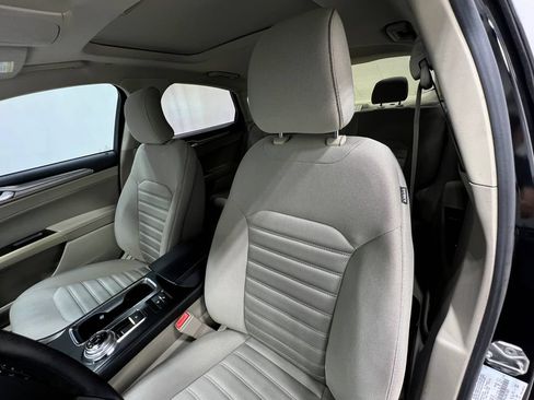 Used 2019 Ford Fusion SE FWD image 15