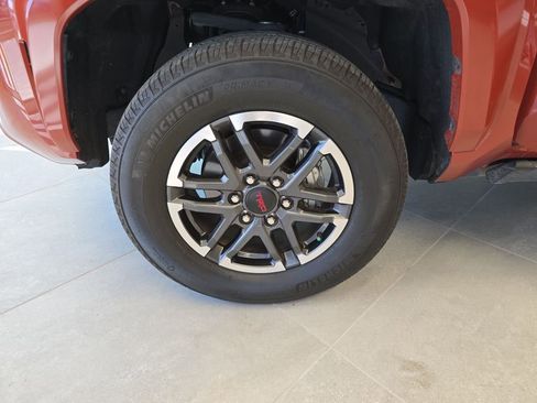 Used 2025 Toyota Tacoma TRD Sport image 32