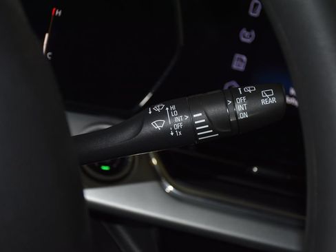 Used 2025 Chevrolet Trax LT FWD image 12