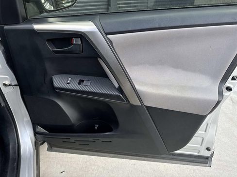 Used 2014 Toyota RAV4 LE image 18