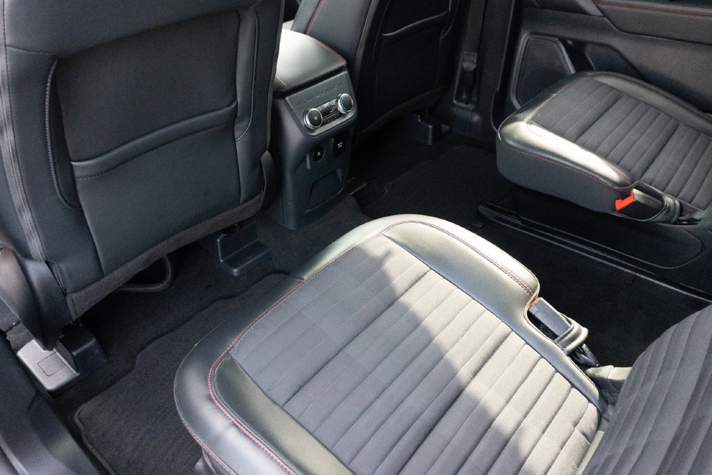 Used 2025 Ford Explorer ST-Line w/ Premium Package RWD image 22