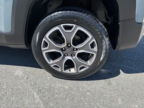 Used 2017 Jeep Renegade Limited AWD/4WD image 10