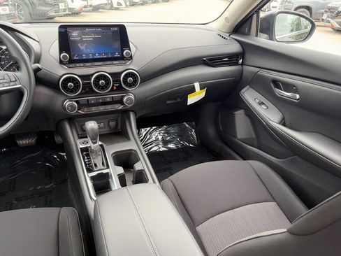 Used 2025 Nissan Sentra SV w/ Trunk Package FWD image 21