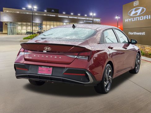 Used 2025 Hyundai Elantra Sport FWD image 7