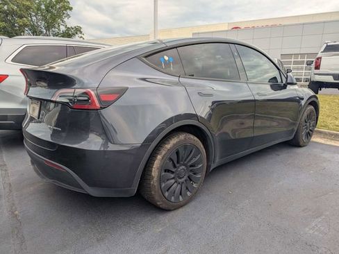Used 2024 Tesla Model Y Long Range AWD/4WD image 3